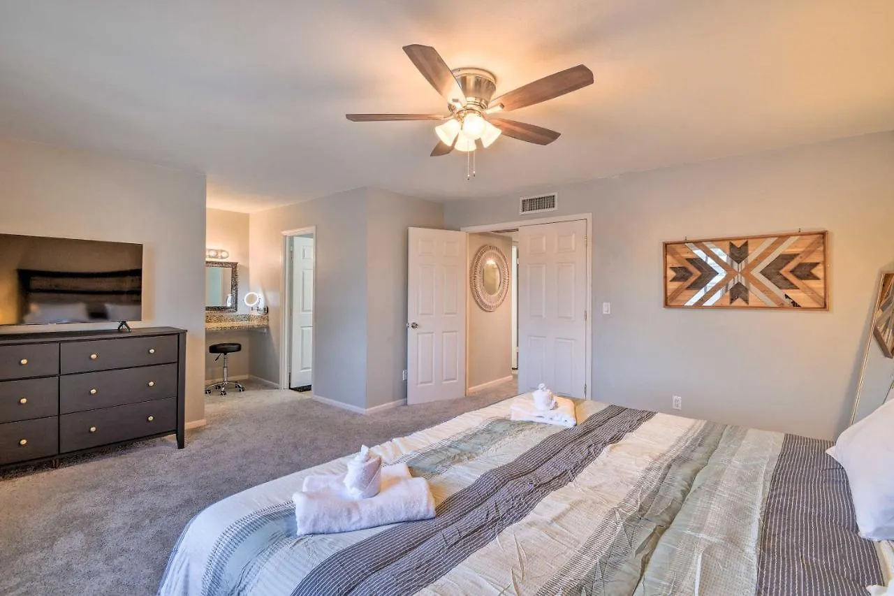 Scottsdale Gem Pool Access, Walk To Old Town Villa Semesterbostad